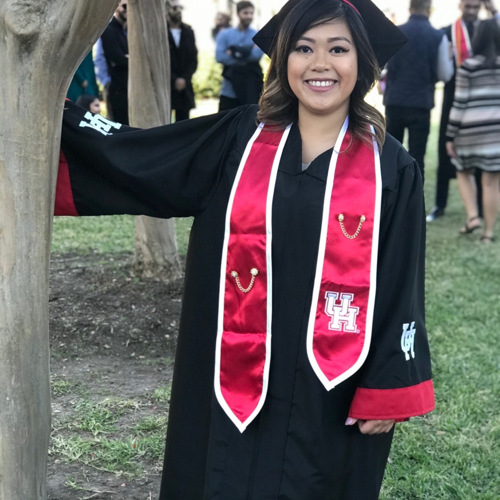UH Graduation Robe 4”11